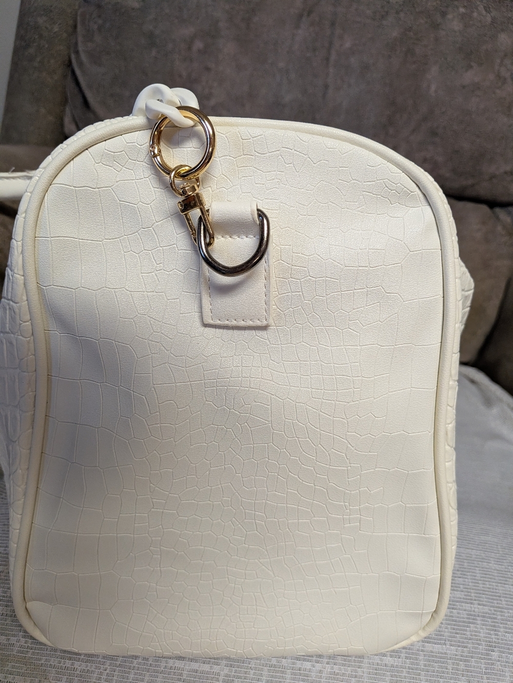 Chic White Alligator Embossed Weekender Bag | Chunky Chain Strap & Crossbody NWT - Picture 6 of 8